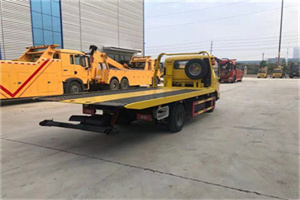 郧县非事故拖车